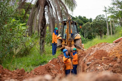 OBRAS DE ESCAVAÇÃO DA REDE COLETORA DE ESGOTO DA VILA UNIÃO SÃO INICIADAS