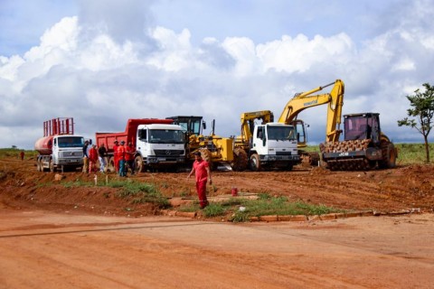 APÓS ANOS DE ESPERA, GOVERNO ASSINA ORDEM DE SERVIÇO PARA OBRAS DE PAVIMENTAÇÃO ASFÁLTICA NA ZONA RURAL DA CIDADE